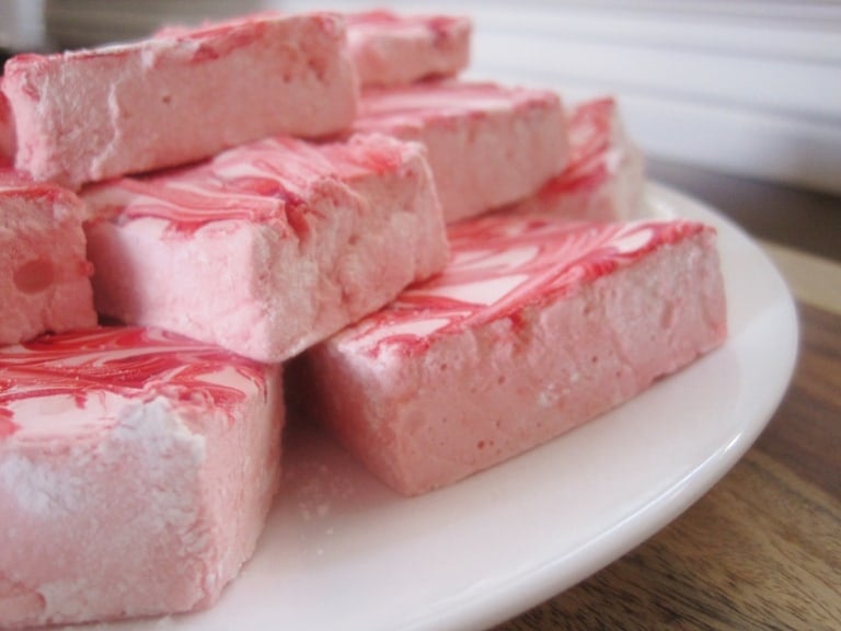 homemade raspberry marshmallows