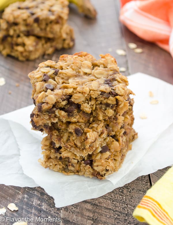 Peanut Butter Banana Chocolate Chip Oat Bars - Flavor the Moments