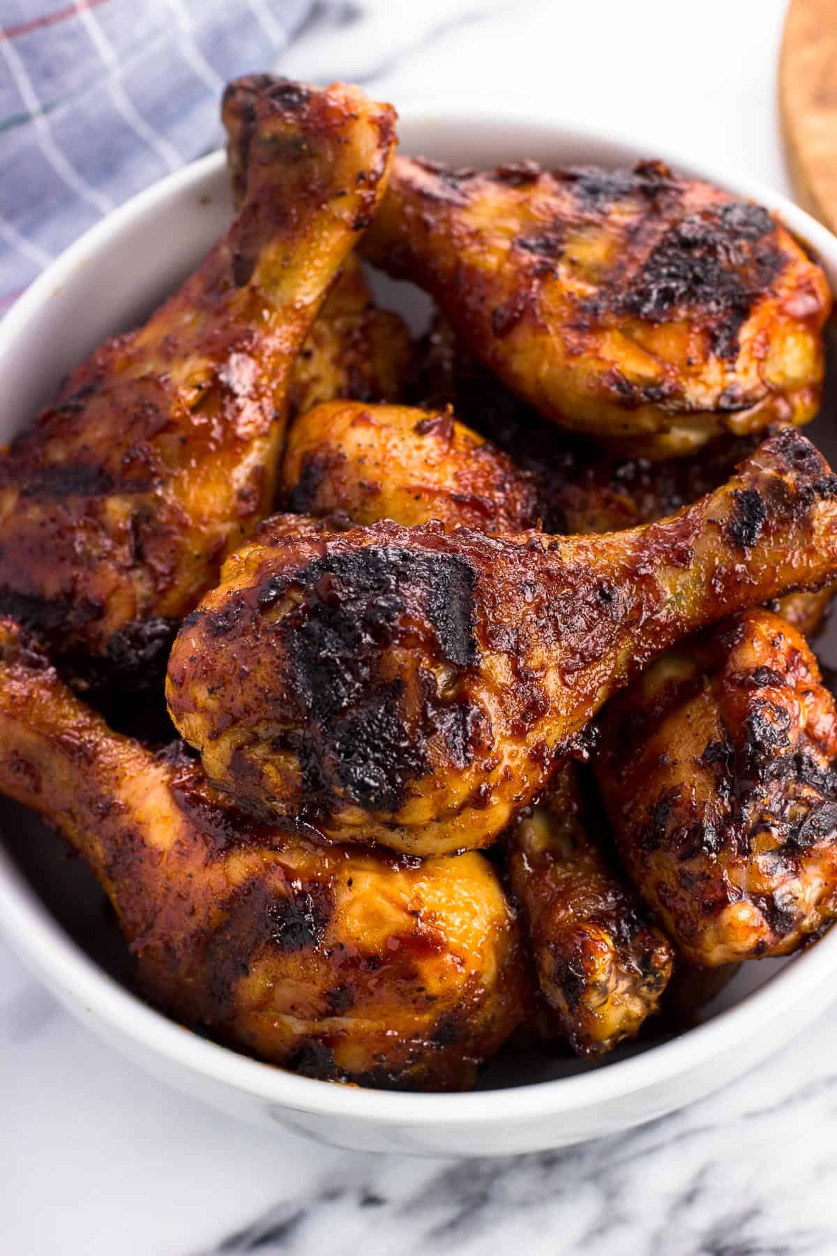 A serving bowl of chicken drumsticks.