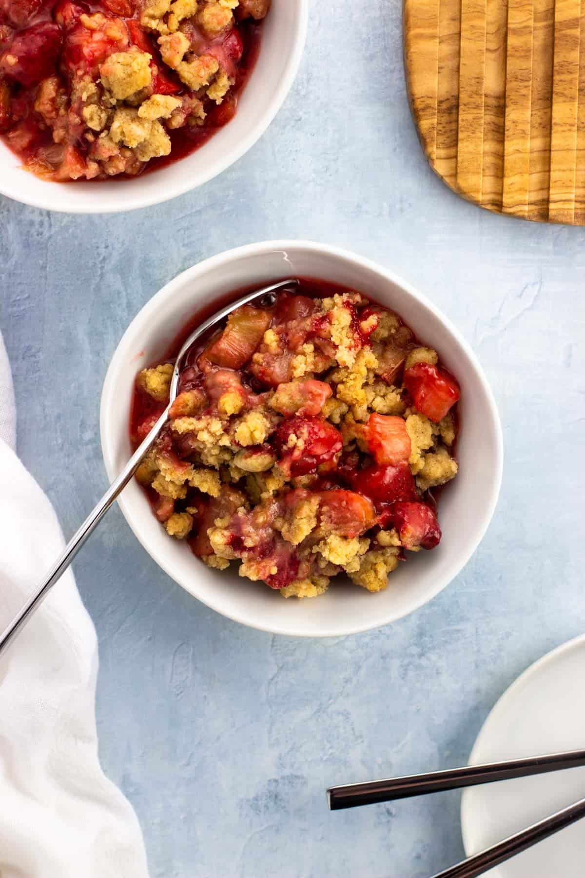 A bowl of strawberry rhubarb crumble.