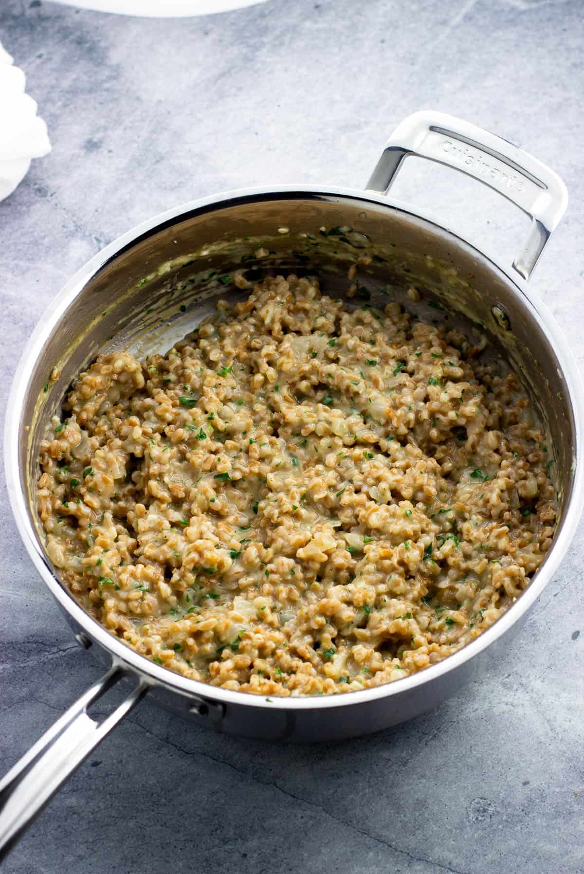 A pan of farrotto in a large saucepan.