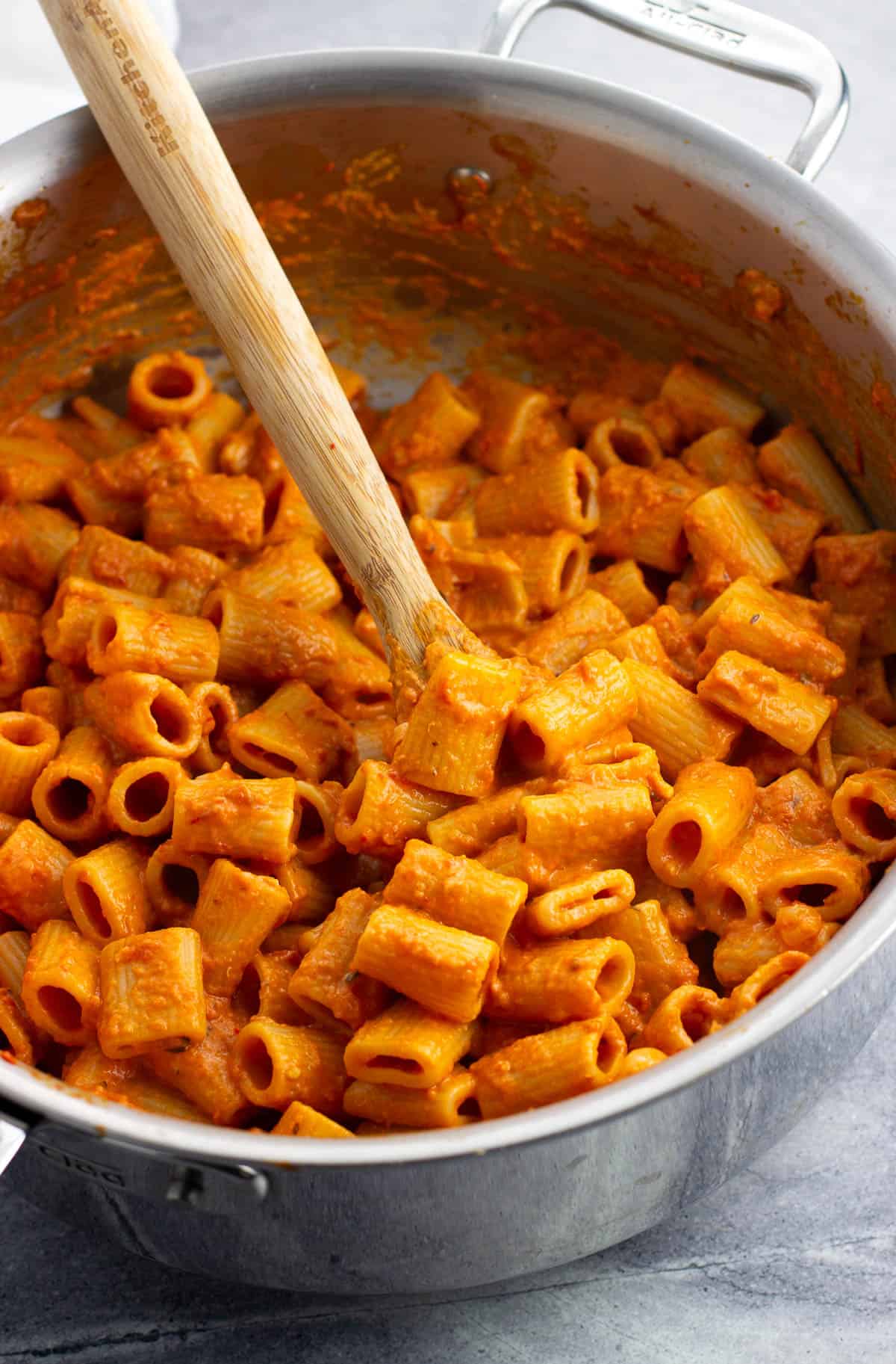 Cooked rigatoni and cream stirred into the sauce.