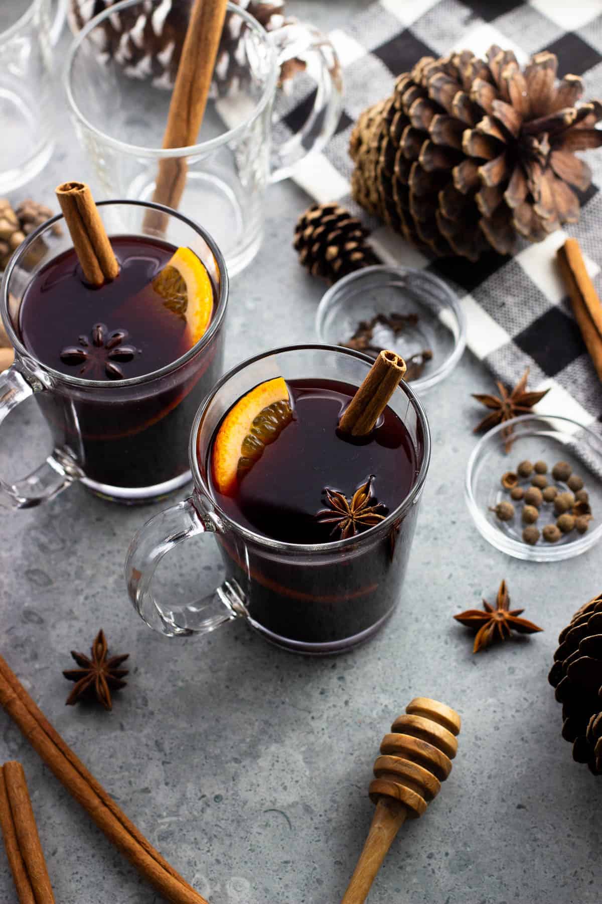 Glass mugs filled with vin brulé.