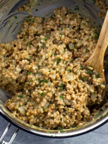 Farrotto in a pan after stirring in balsamic vinegar.