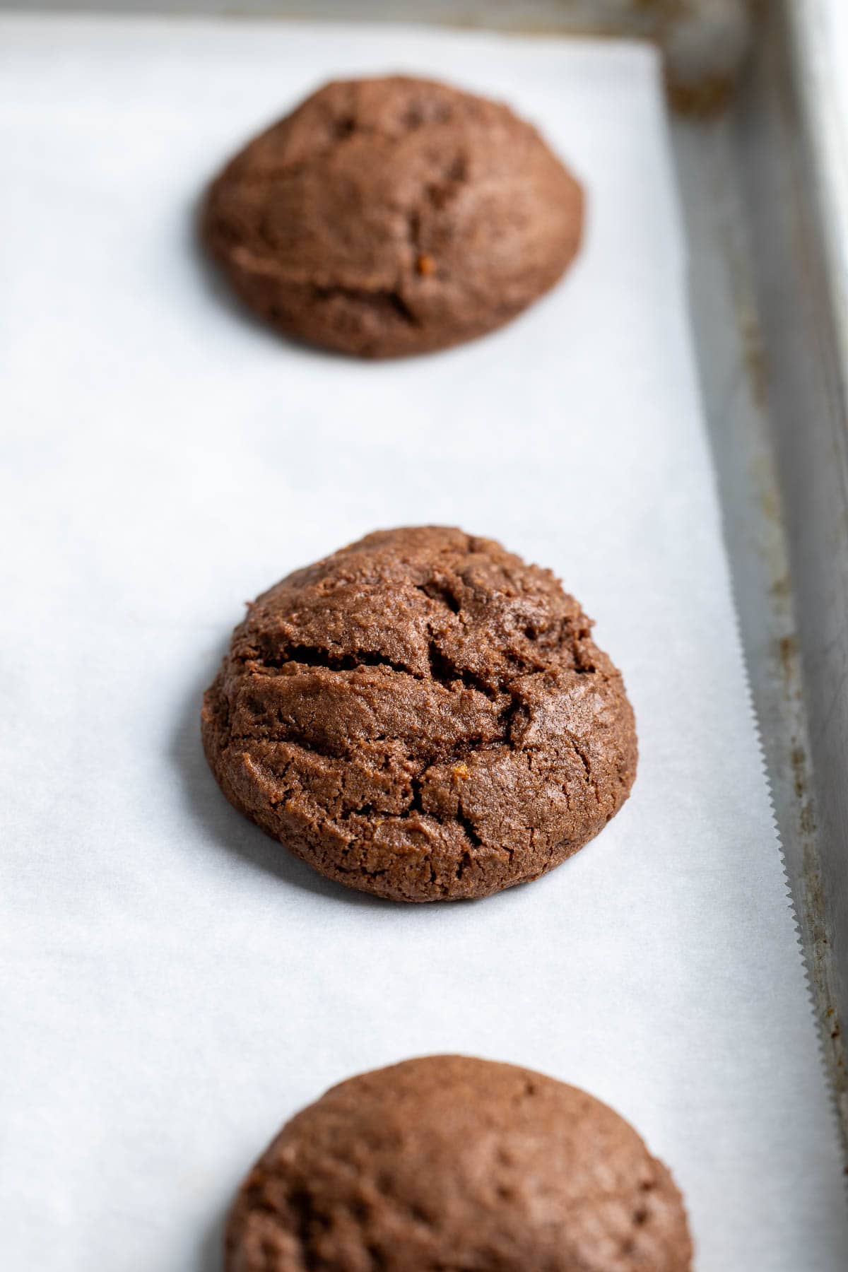 Baked cookies on the sheet pan.