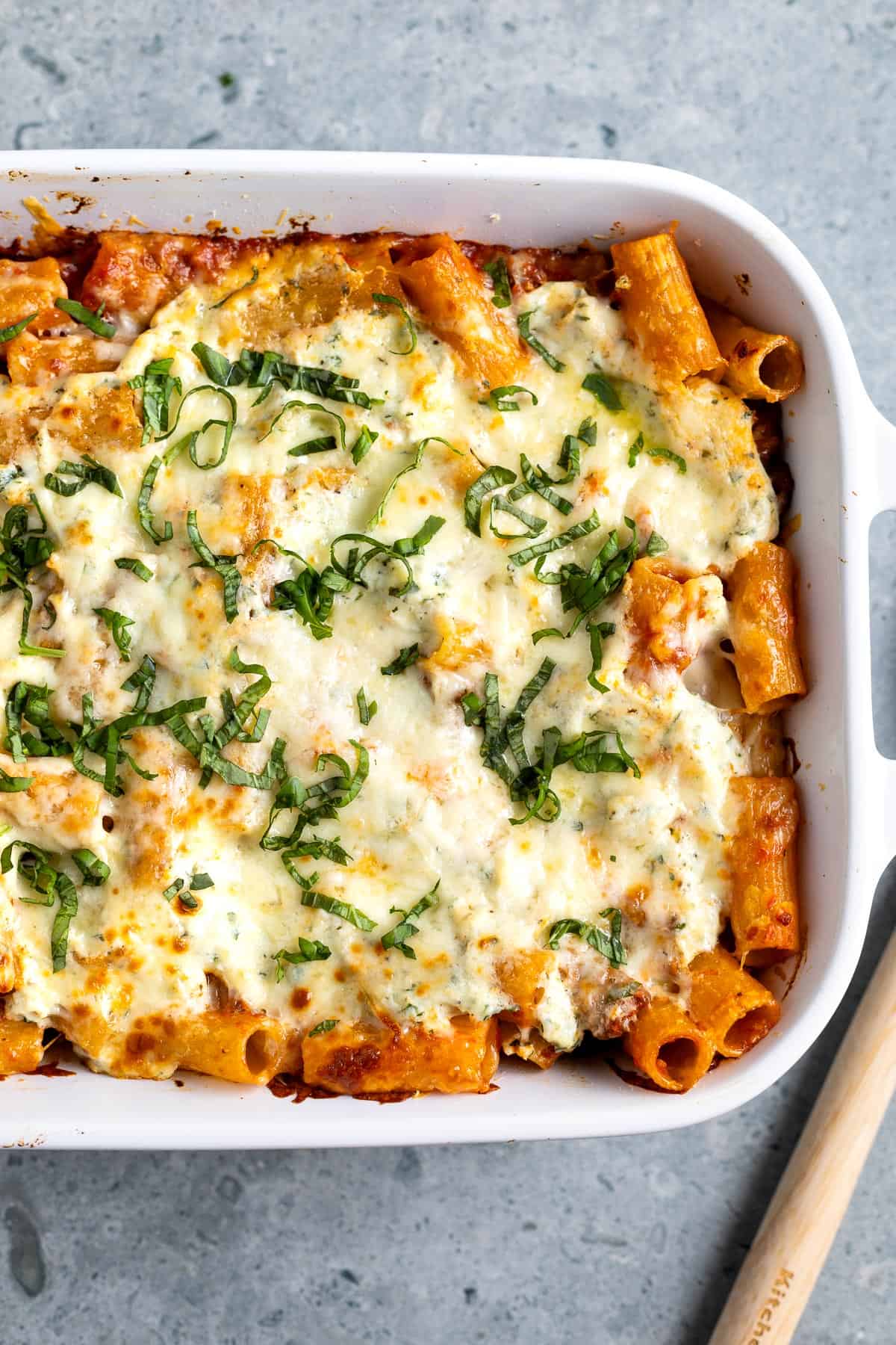 Pasta al forno in a dish made with rigatoni.