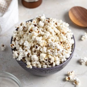 A medium bowl of cacio e pepe popcorn.