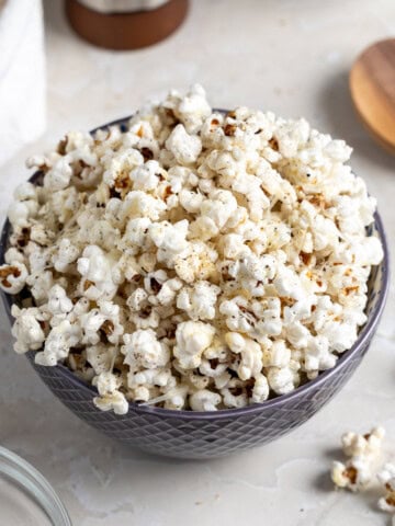 A medium bowl of cacio e pepe popcorn.